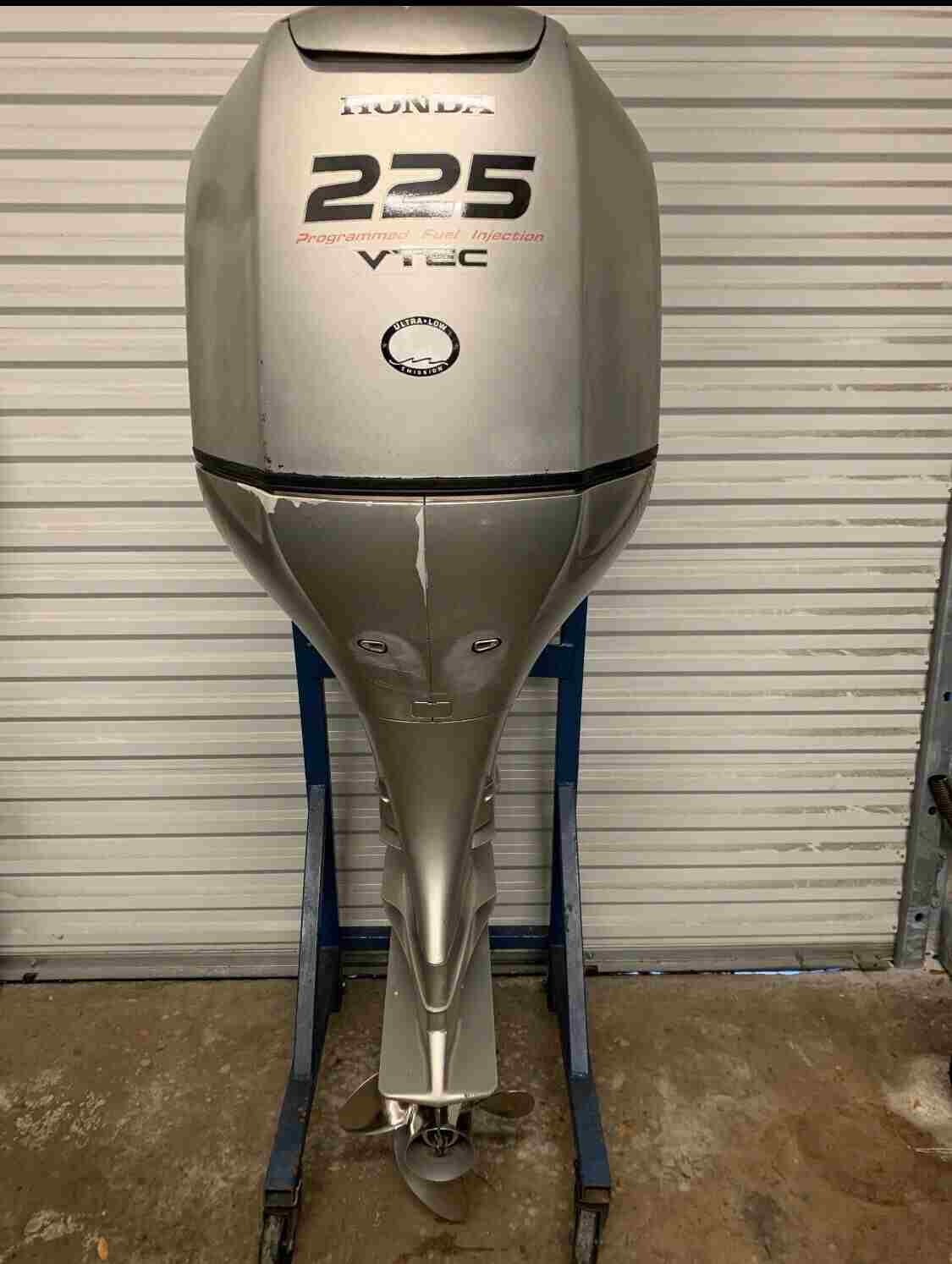 2005 Honda 225 HP Four Stroke Outboard Motor