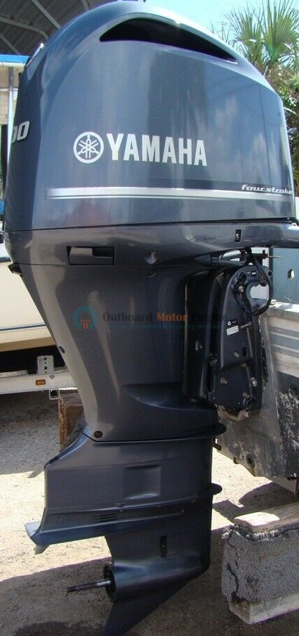 2015 Yamaha 300 HP 4.2L 4-Stroke 30 Outboard Motor 1